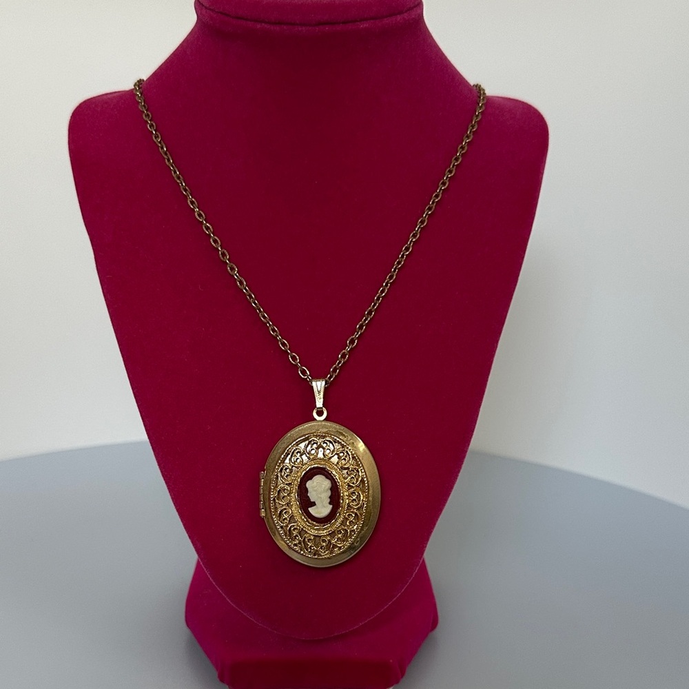 Vintage Gold Cameo Locket Necklace